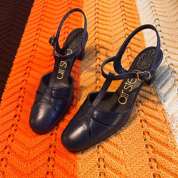 1970s Air step soft sole Dark Blue T-bar Roman Mary Jane heels - made in Canada! - Picture 2 of 11